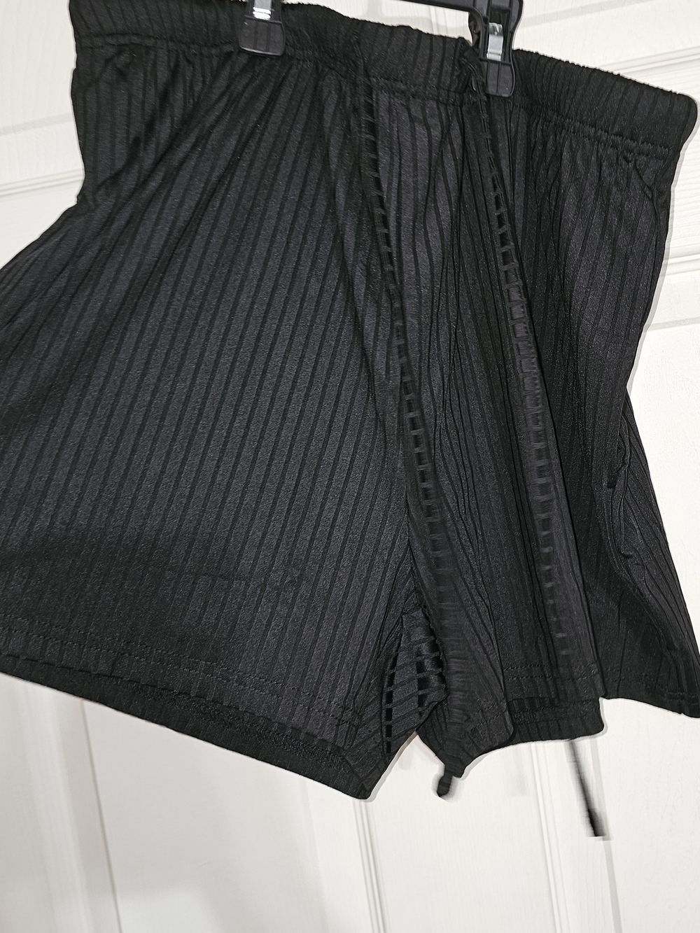 Black Ribbed V-Neck Short Sleeve Top With Shorts. - Picture 4 of 5
